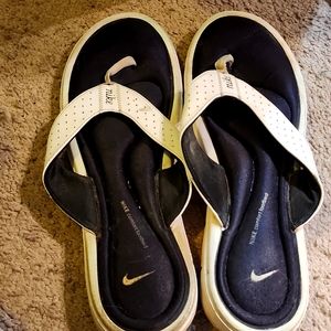 Nike memory  foam thong shoes